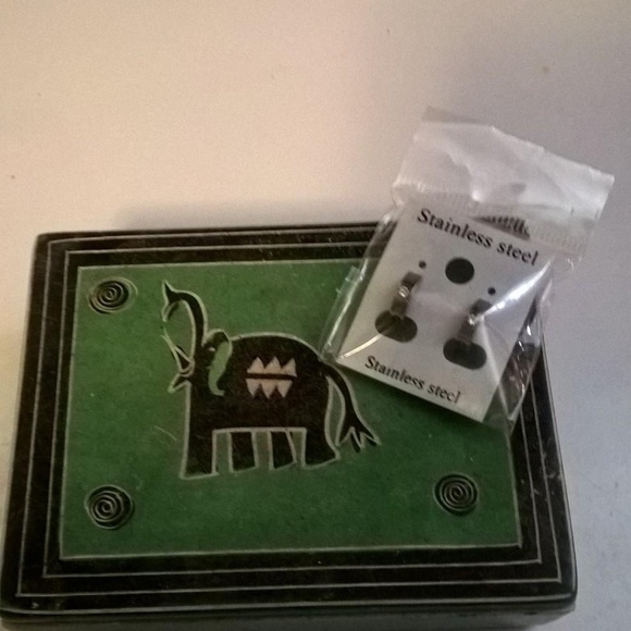 Stainless steel hoop earrings - Picture 2 of 5